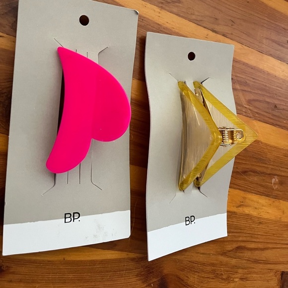 Hair scrunchies and claws - Picture 5 of 6